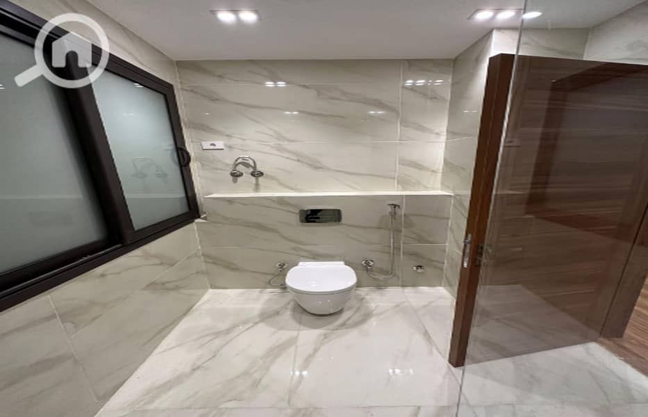 4 Screenshot (1960)_1400x900. jpg