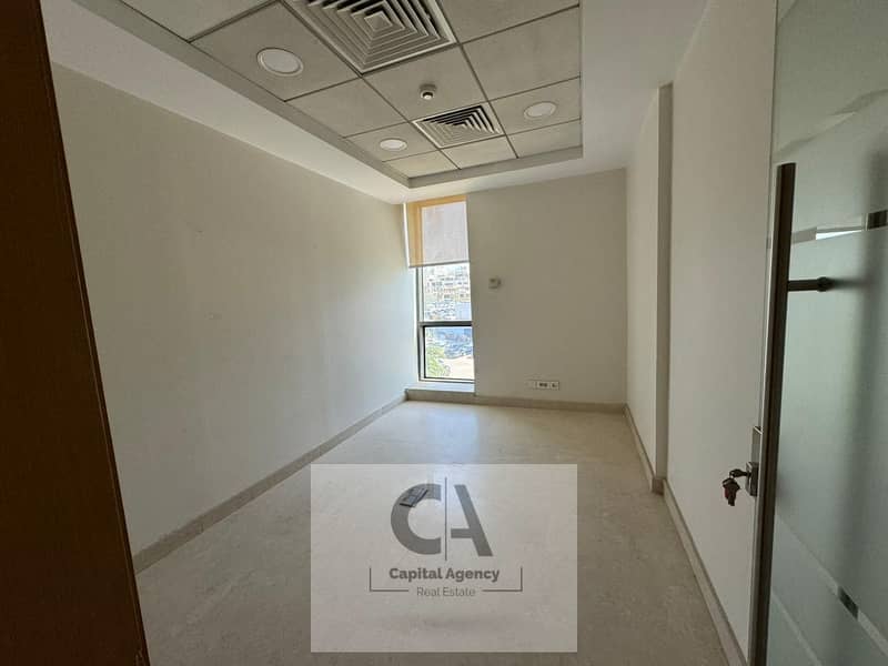 4 ad6f7b46-7084-46ab-a220-e87db876a4c2. jpg