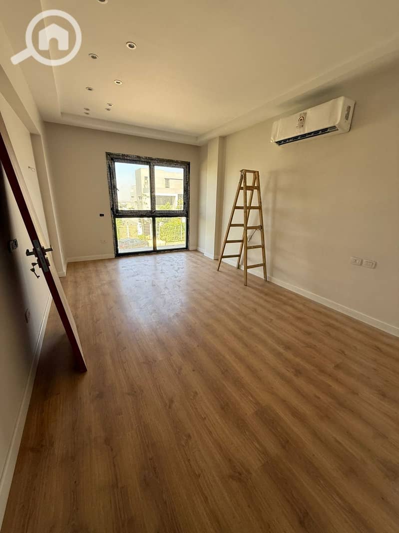 4 b6f86855-5d0e-4b20-bde0-14e2b9edc6d6. jpeg