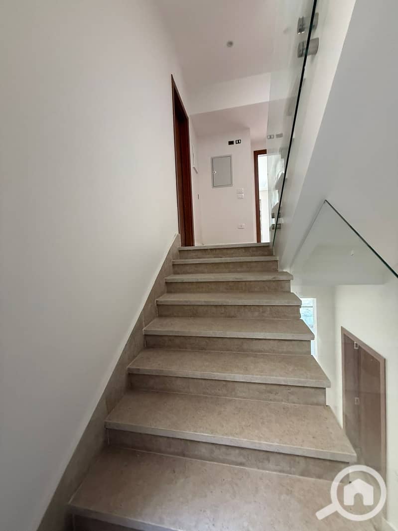 6 091f8a16-3133-408d-bce3-e1d4a628772d. jpeg