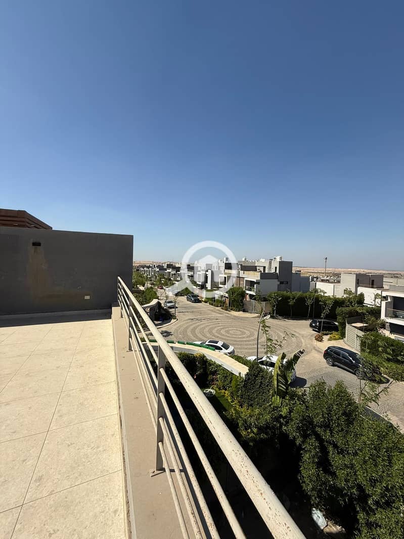 12 22b8fdf4-9b46-42d8-9543-efeeca5fa6d1. jpeg