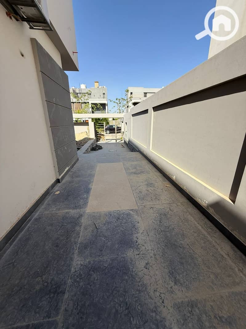 13 43471a9c-ebad-4251-b52b-c5827ee79c49. jpeg