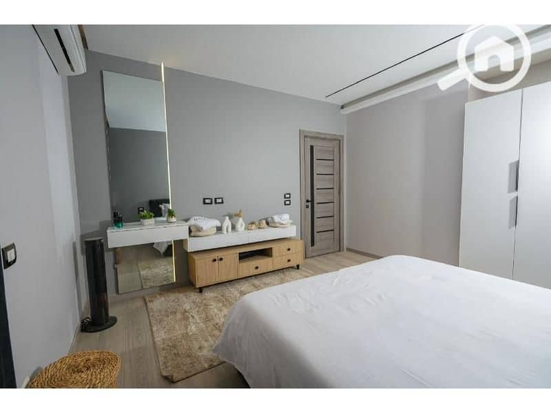 8 c925e90c-b7d1-4427-8bdf-7a46d5986769. jpg