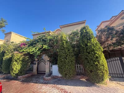 فیلا 6 غرف نوم للايجار في القاهرة الجديدة، القاهرة - Renovated Stand-Alone Villa – Fully Furnished, Next to Shopping Center