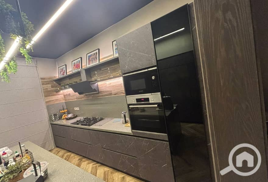 6 084b943b-0a02-4e0e-bf81-f301ee87bf06. jpg