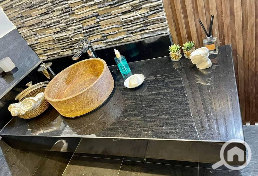 8 6d371586-604a-4e3e-a4b6-70c08efec24c. jpg