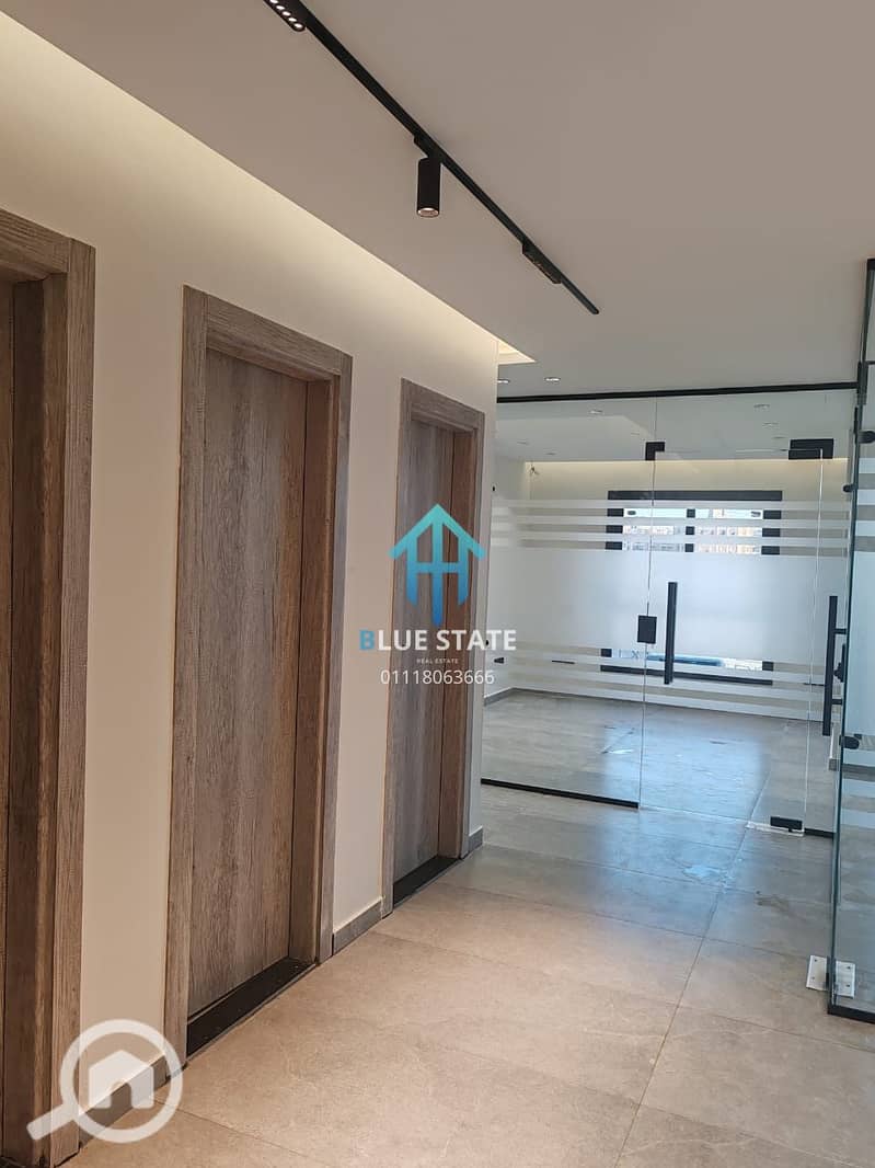 6 01118063666 (10). png