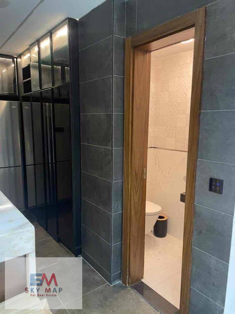 9 bcda06e6-4557-4a92-a7a2-e75c1c1ac8c3. jpg