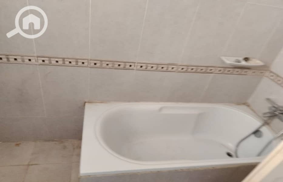 15 3547c32e-9a11-42e2-8fad-bbf68b34d82b. jpg