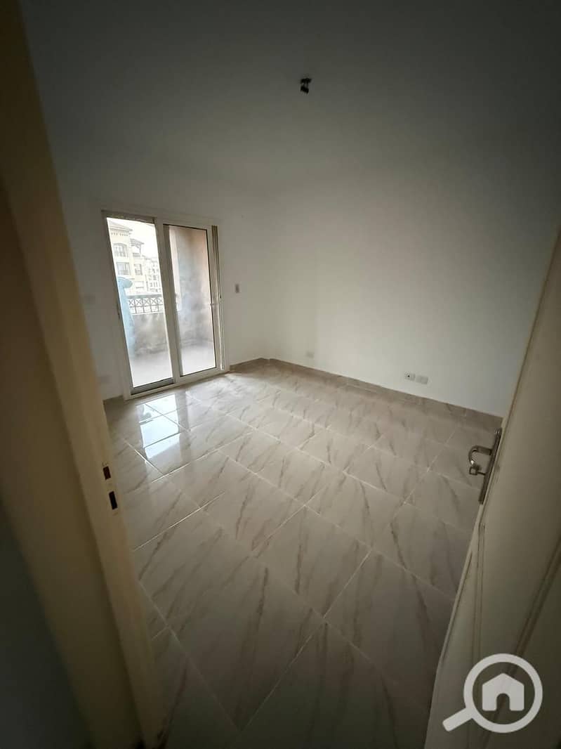 10 e0ffb334-f721-4008-bd58-316e43dbb8c0. jpg