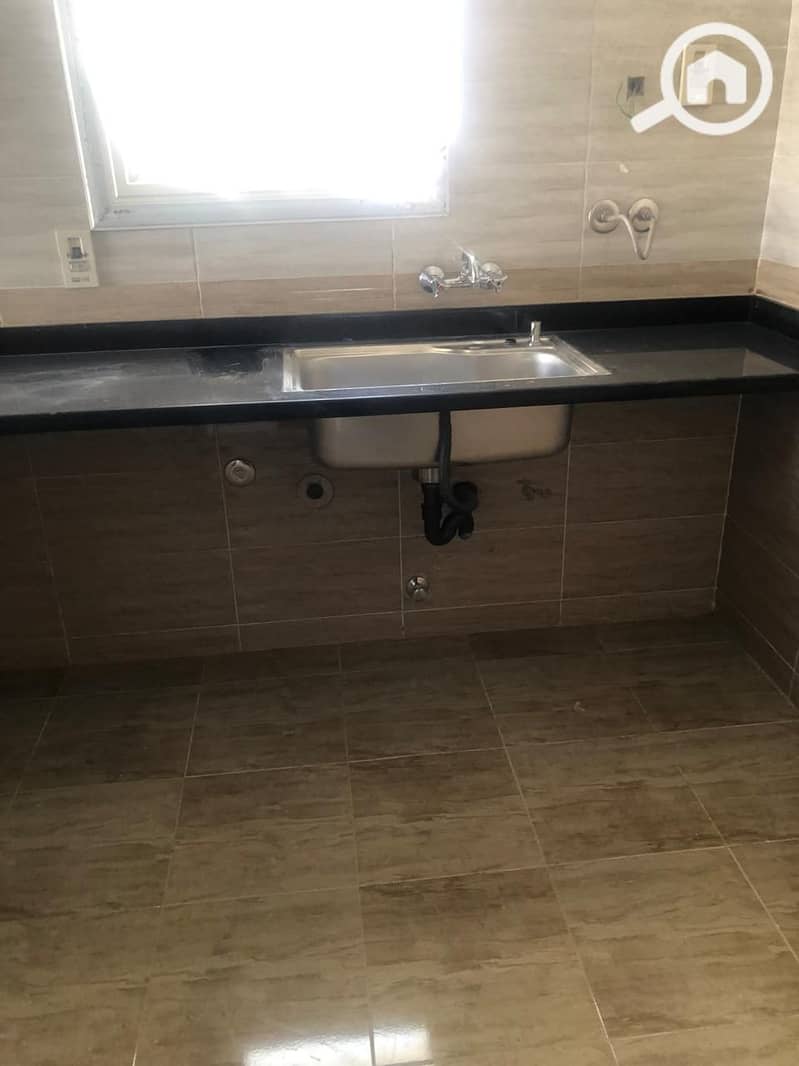 4 57fd258d-5f6d-4c72-9add-3c81414e4479. jpg