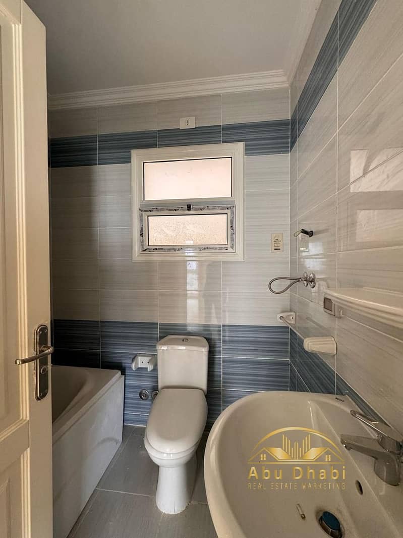 4 05b613b4-f9da-458d-8ddf-22ace070ccb0. jpg