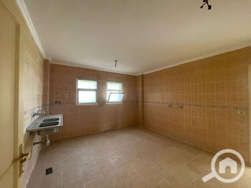 4 8d82716c-86dc-42b4-803a-2de88c3a1ef8. jpg