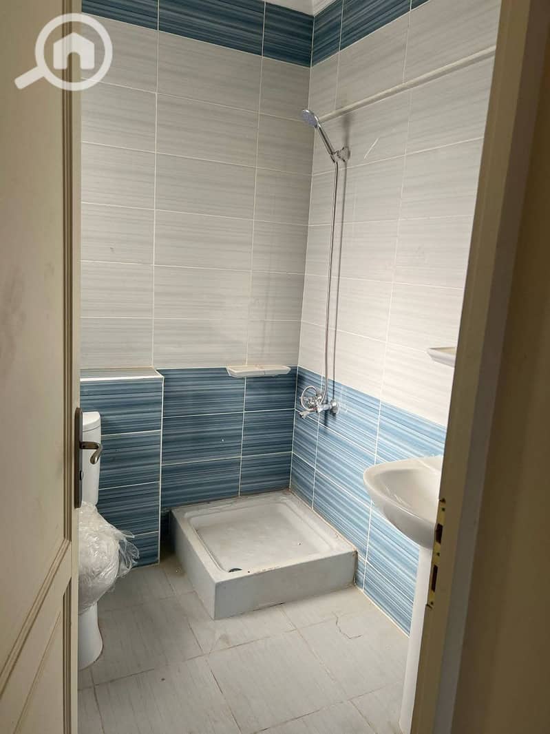 2 14c4dddc-b71f-447a-832d-21c67a90c472. jpg