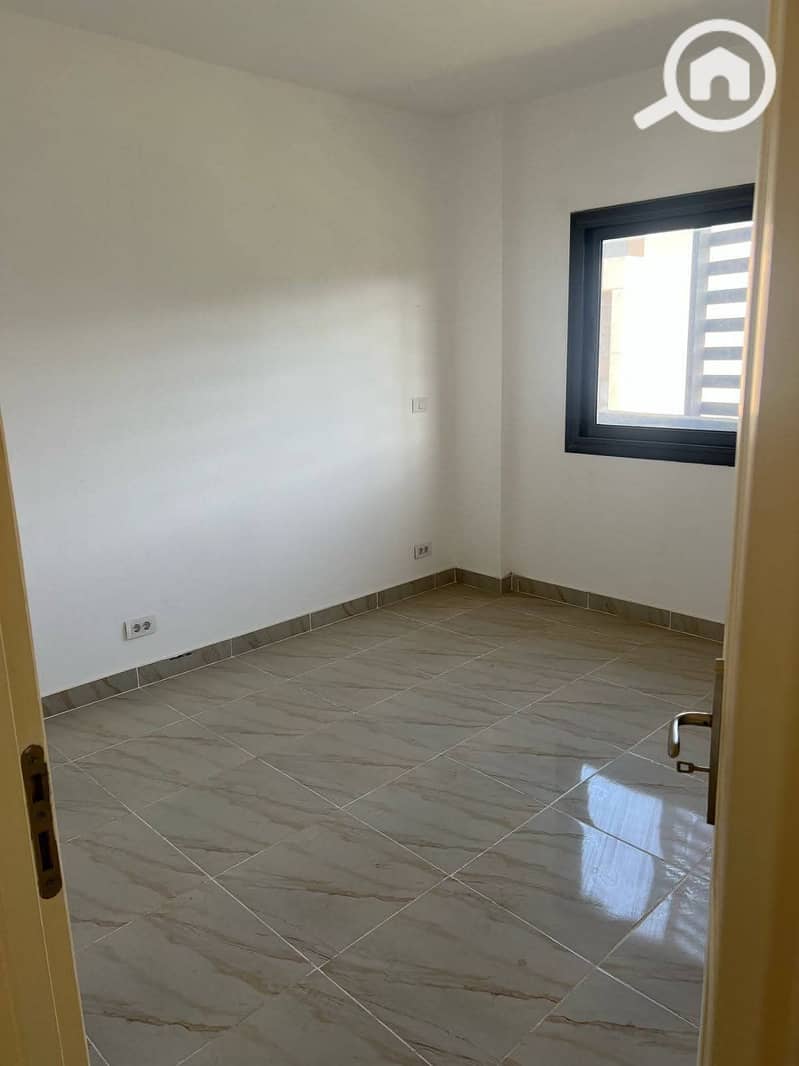 4 885685fe-28e9-47f4-960b-65bb2fc05219. jpg