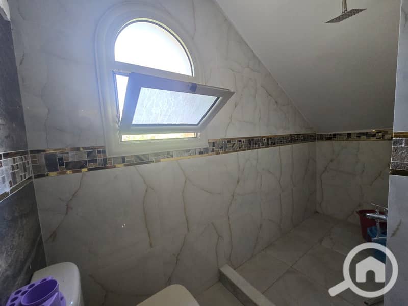 4 8d795233-4c07-4275-a61f-e7ef47856392. jpeg