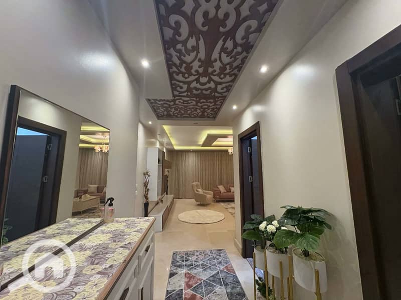 7 f5aa4a06-a0bd-4879-b819-4e3f9c2ca89f. jpg