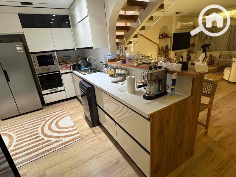 8 c2678b37-7562-4487-8d3d-e1e77758da64. jpg