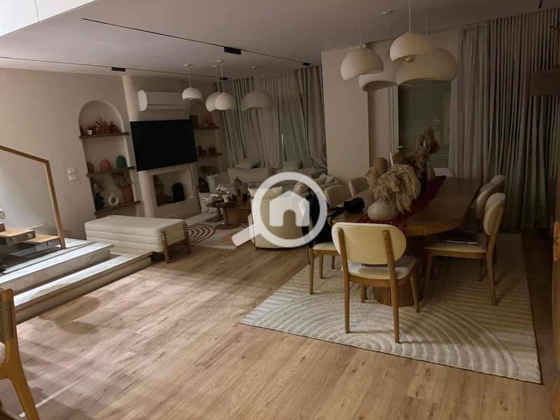 12 4f4e63e0-1155-41de-bf88-d13a5be244a6. jpg