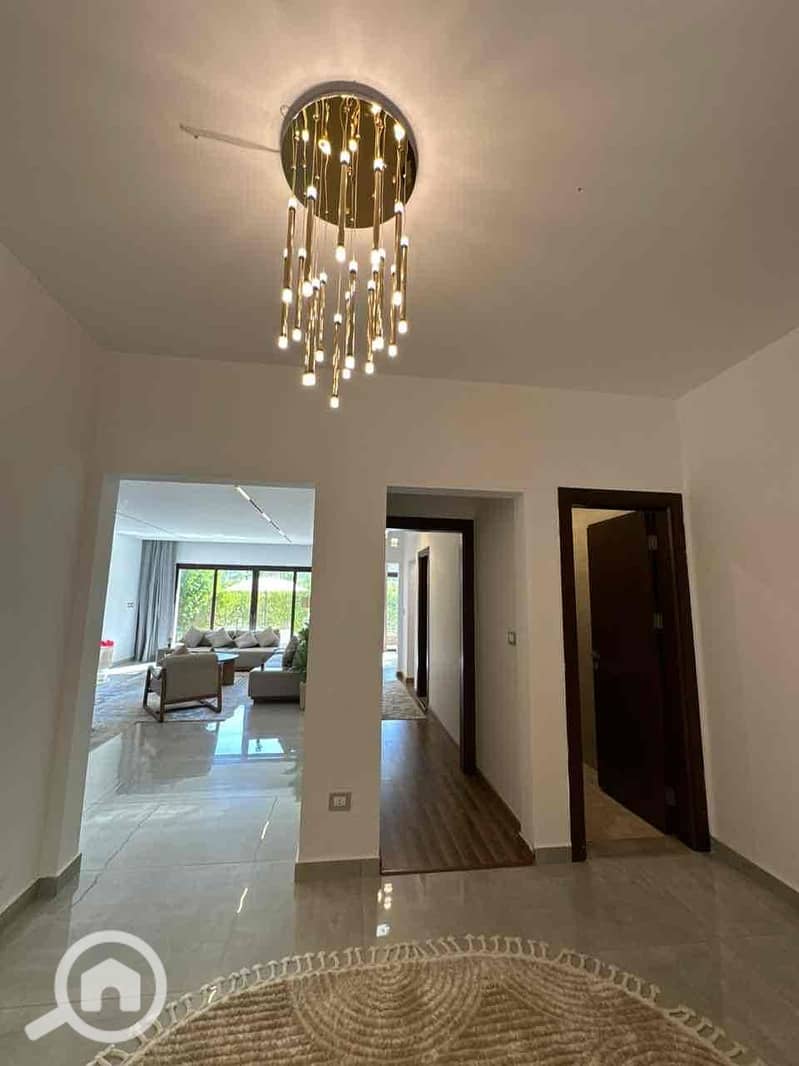 2 305433ff-dfb4-4eae-8bdd-221e65e0222a. jpg