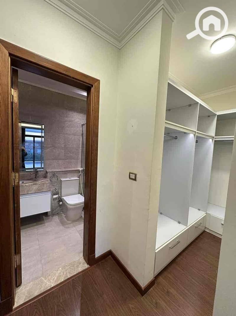 10 6fe845a7-f465-4693-8ec8-b8c777346901. jpg