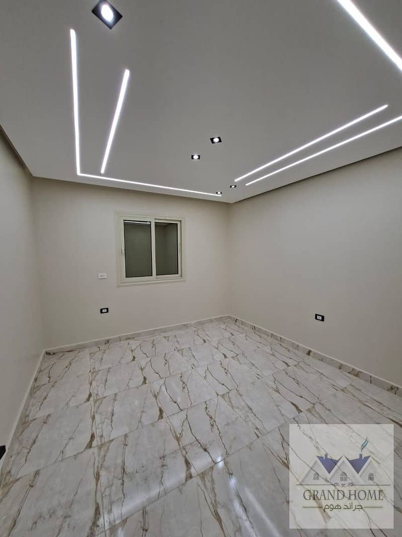 12 e73c776c-7fd0-4287-9edf-a5e4d47c4bf7. jpg