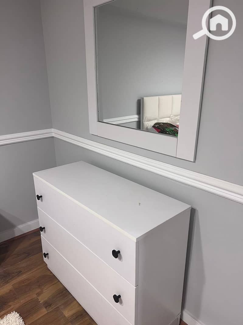 8 8957a004-bee8-4b3a-a3da-e17419608b94. jpg