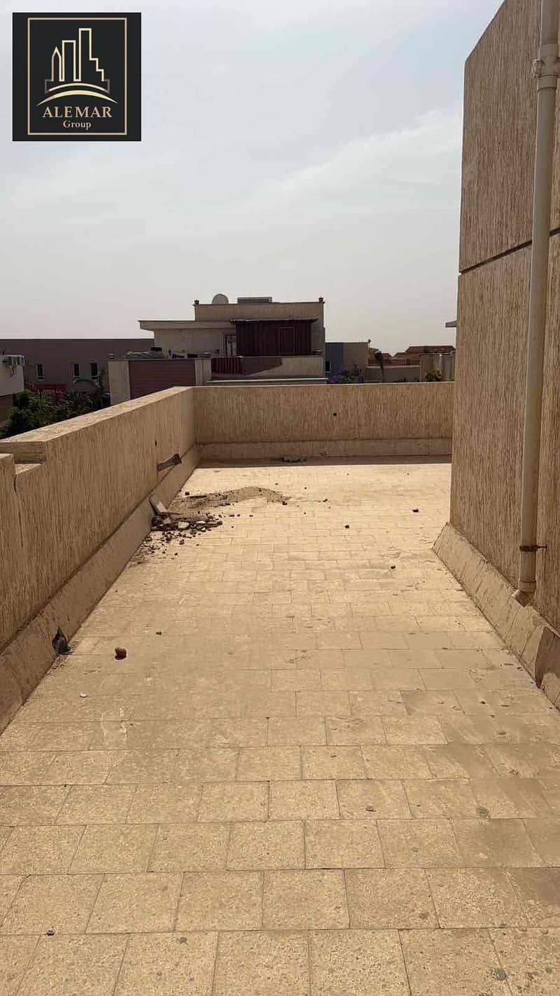 13 579574c4-9a3a-4701-8c3a-5caa0a67e619. jpg