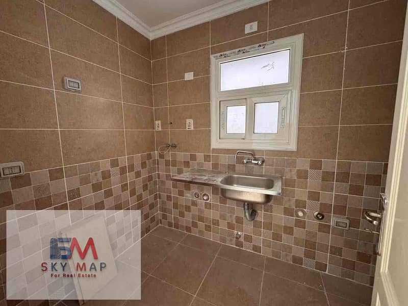 3 9f7f04e9-7b78-4add-9513-f6e45e47a883. jpg