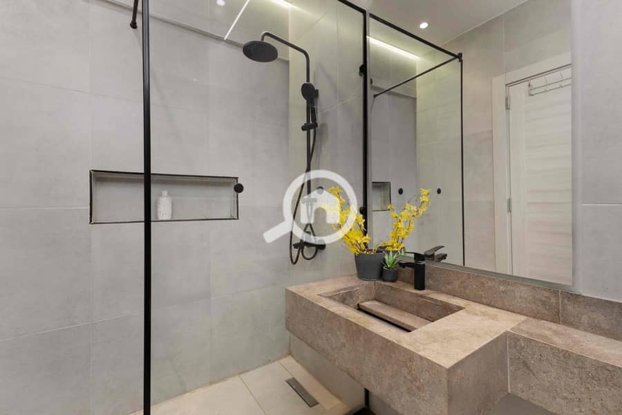 18 4b097303-a079-4074-b035-67a0b2f139d3. jpg