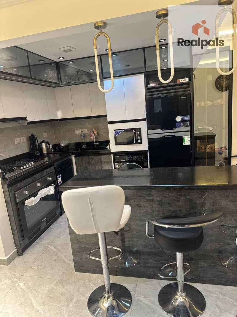 2 2bc73eda-f79d-47a6-8776-b775f70a1ee7. jpg