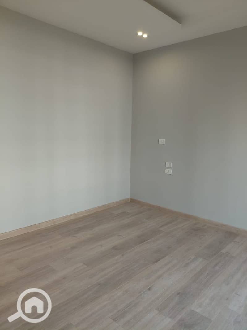 2 2d5f9b0d-32e6-44b8-beb0-7082eebaf6c5. jpg