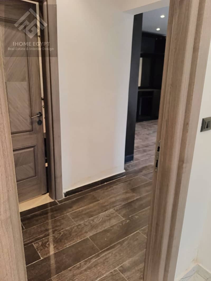 12 a47ea050-8b3d-4da1-937f-5999dd446ebc. jpg