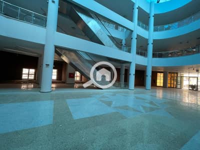 محلات تجارية  للايجار في الشيخ زايد، الجيزة - IMG-20251012-WA0235. jpg