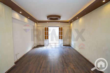 فلیٹ 2 غرفة نوم للايجار في كامب شيزار، الإسكندرية - 1. jpg