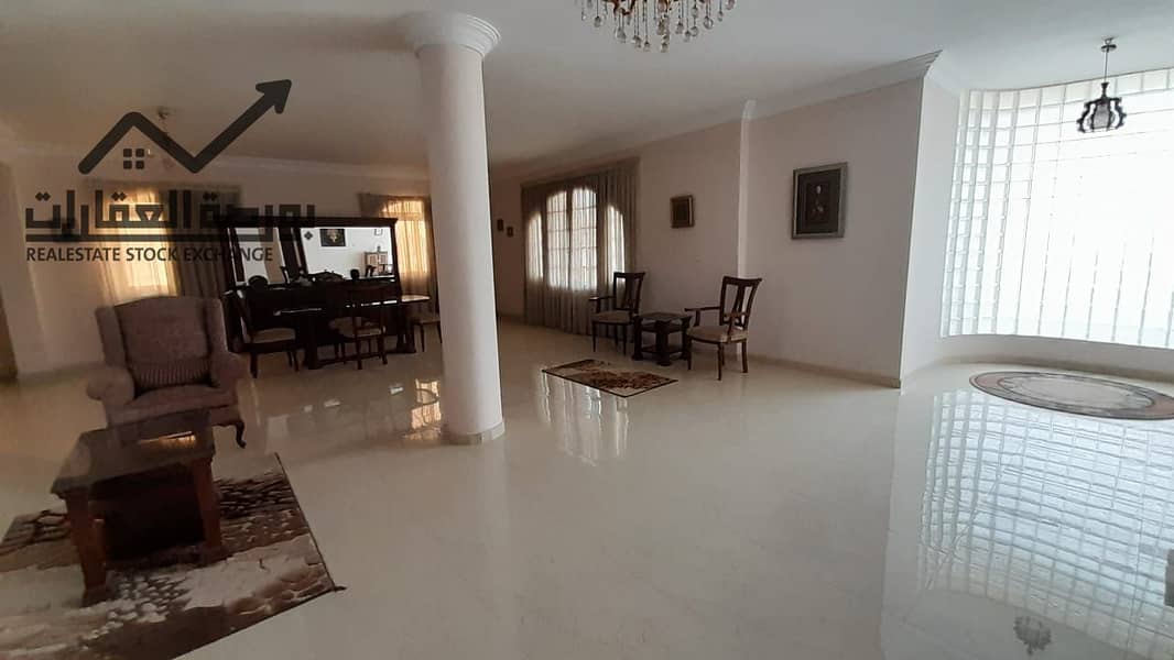 4 04fd18bf-600b-47b7-b7a1-a13e71bc7639. jpg