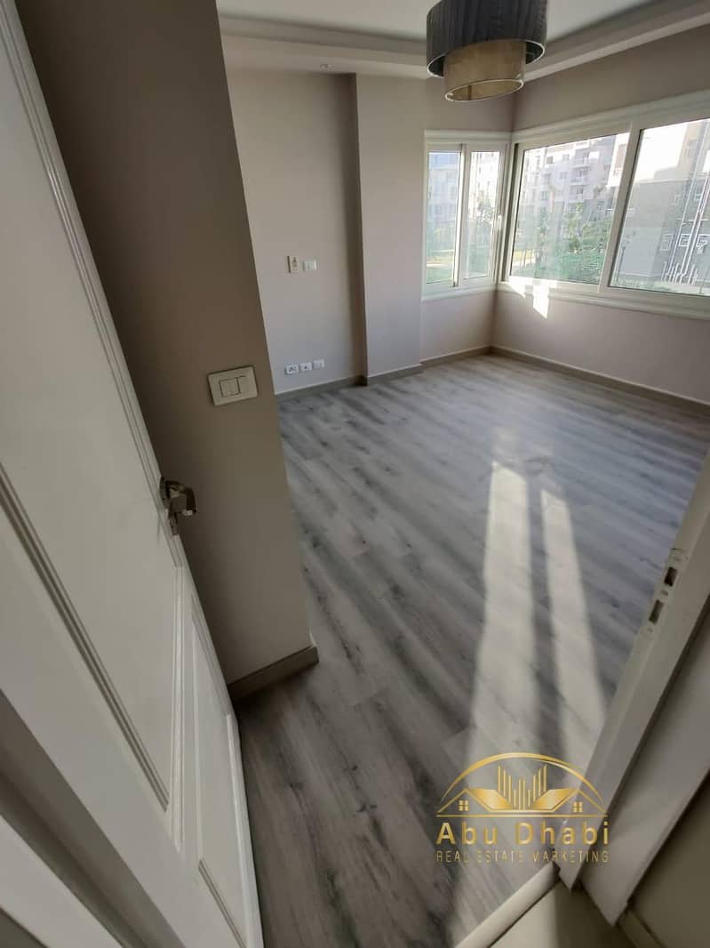 4 f0e556dc-37b5-4ee7-ac73-bf1bf936530c. jpg