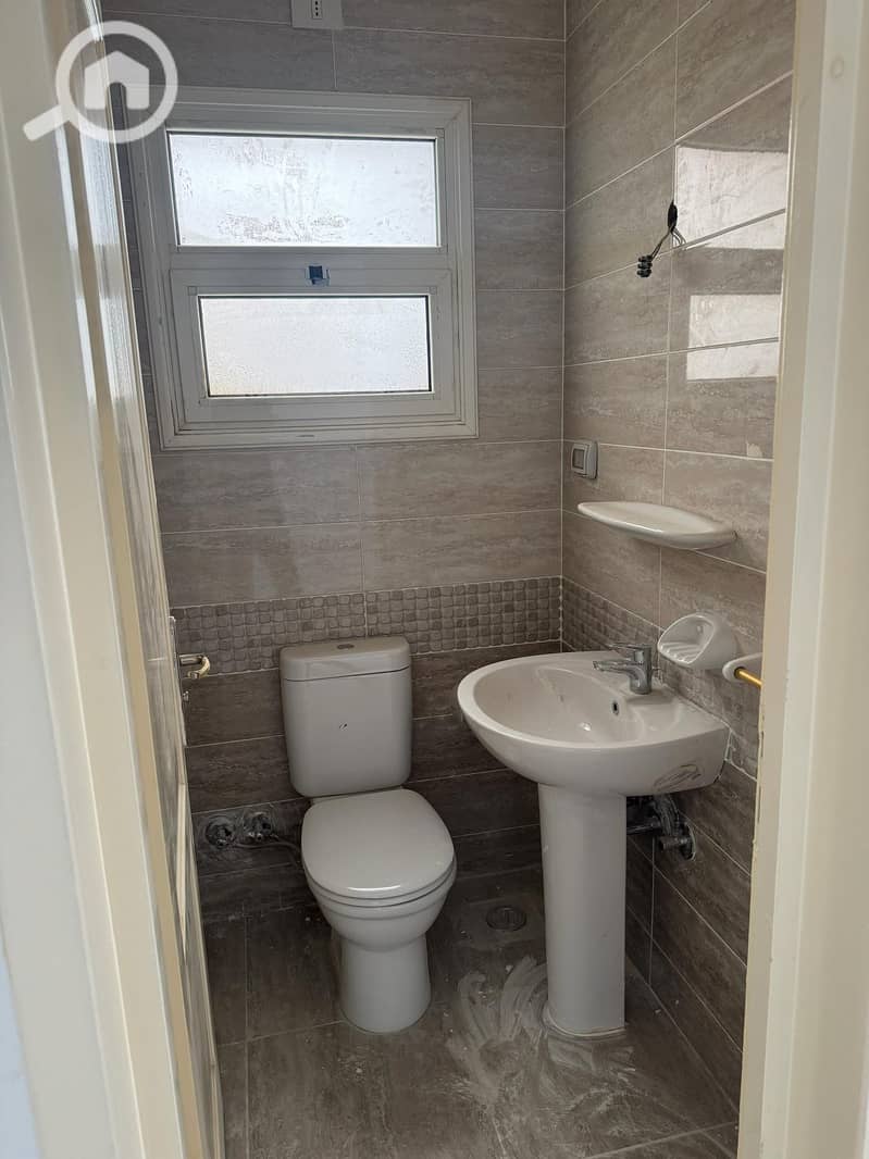 9 6bab3348-4bb6-43a3-9526-a14f47e46385. jpeg