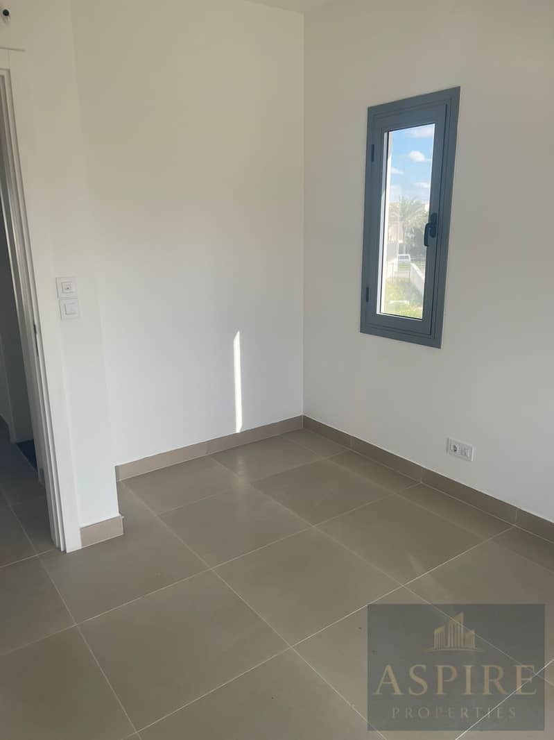 6 WhatsApp Image 2025-12-10 at 14.04. 10_422abed6. jpg