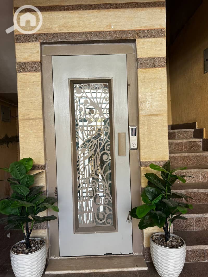 9 0a663f99-6724-45a5-b4fd-3ef0b7fbd599. jpg