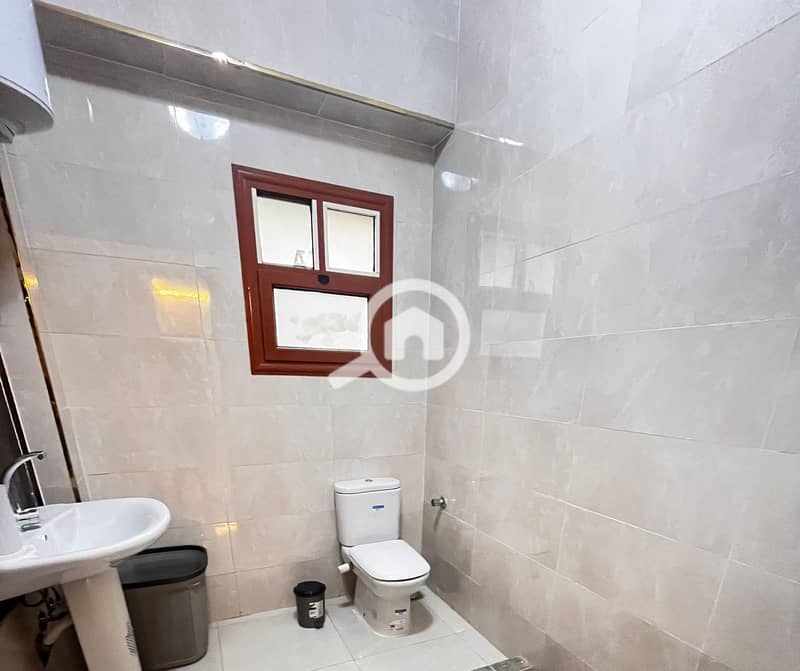 10 82b221bf-2dd2-43c8-a8bd-024de867b330. jpg