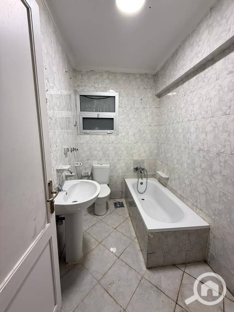 5 4edbe919-1adc-432b-8817-4e76eb8ae882. jpeg