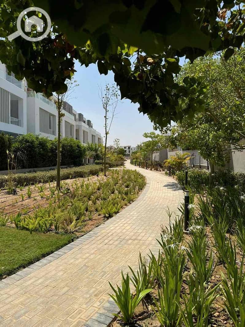 16 e95a1fa6-9951-4ab5-bd08-661eb5fd8eb1. jpg