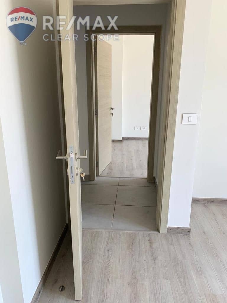 4 21d0bad3-818d-4de7-8f42-430d31c3c802. jpeg