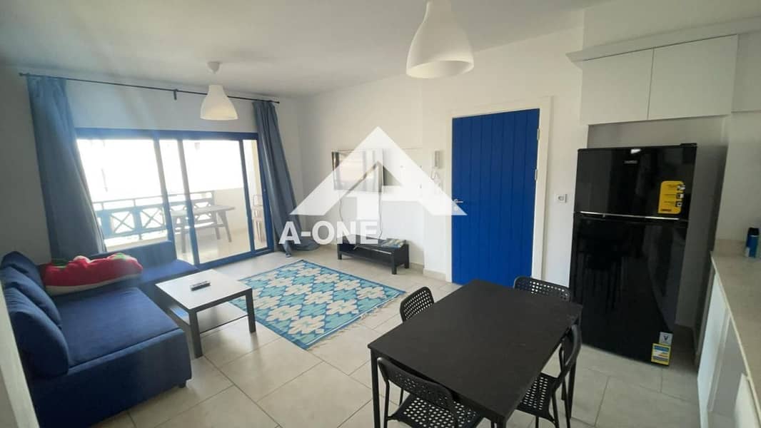 4 68e678cf-ec4c-4e40-aca1-cd7f963c41cd. jpg