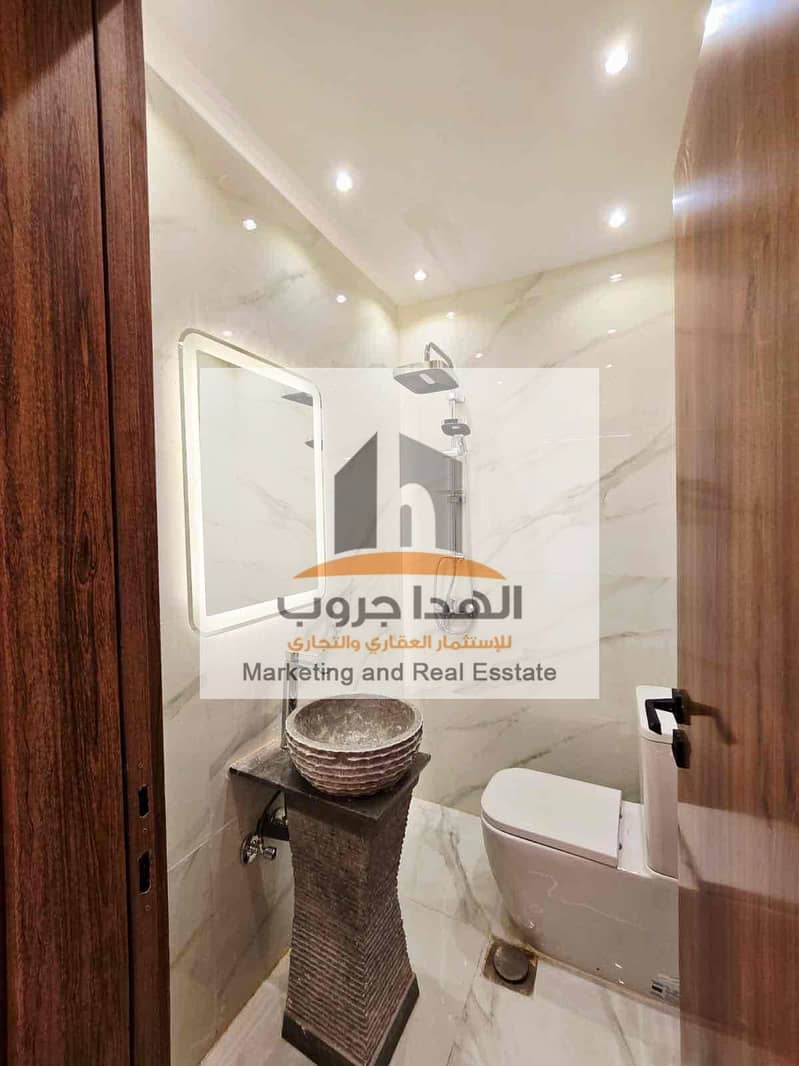 14 d3c0ec03-7116-4d0c-aadd-93f6c3383f22. jpg