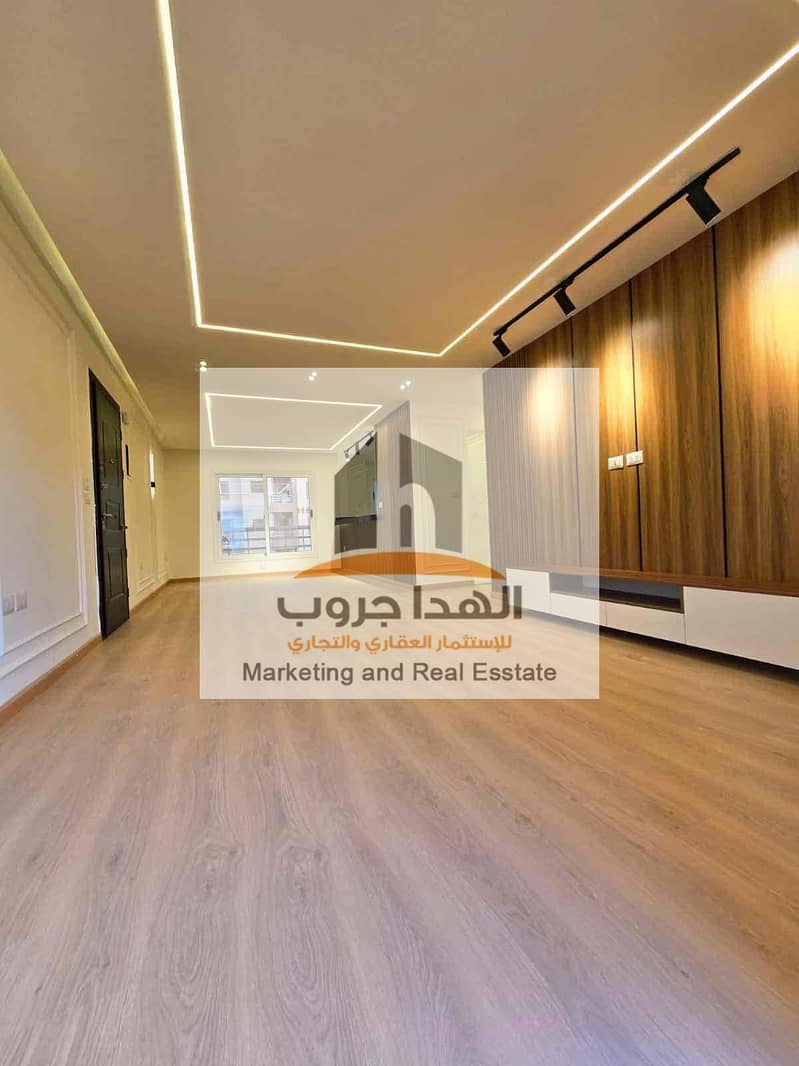 16 160d75b4-93ed-40c7-b5db-9defa15e53d9. jpg