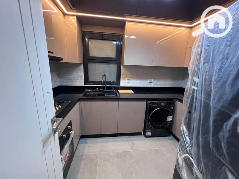 2 990dabed-db0a-425b-85dd-09da2a72c1b4. jpg