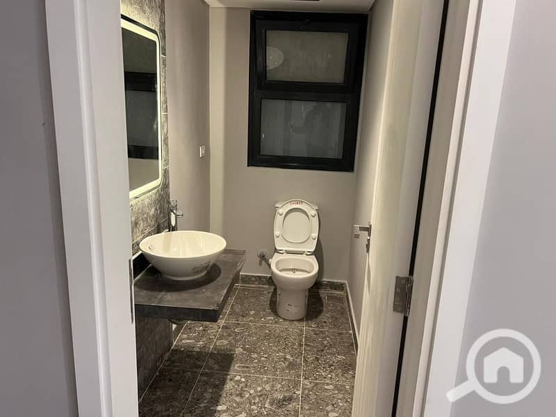 10 f7a5cf07-c147-4b6f-9f0b-e835717f7ce1. jpg