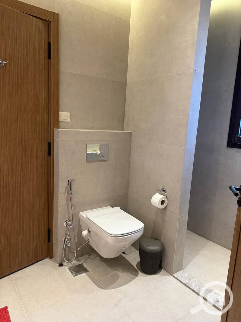 13 06712e48-fa2d-4f79-8135-16a46c764a1f. jpg